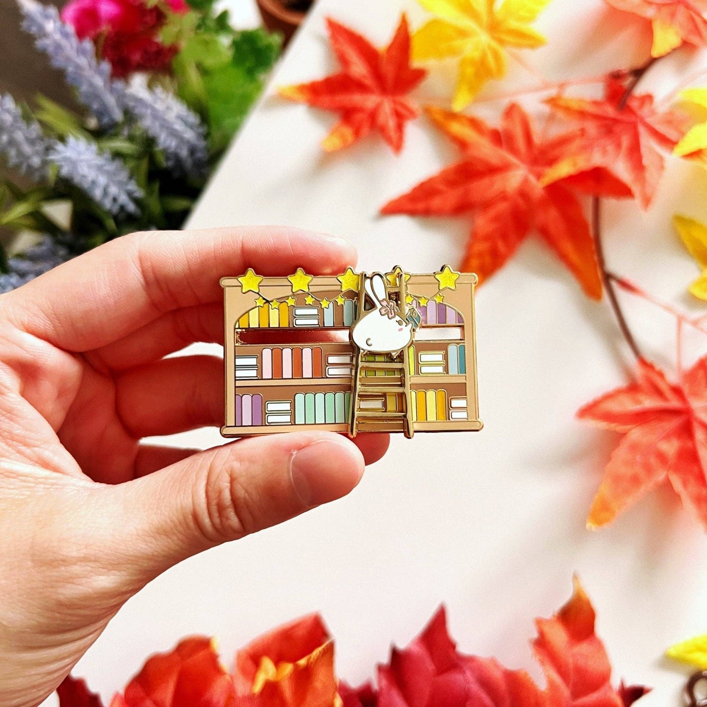 SumLilThings - Enamel Pin - Mimi's Bookshelf