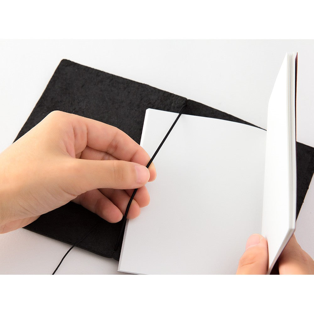 TRAVELER'S Notebook - Passport Size - Black