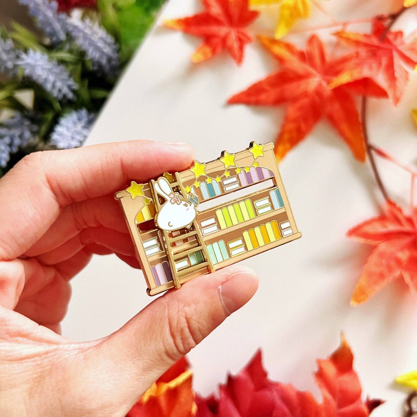 SumLilThings - Enamel Pin - Mimi's Bookshelf