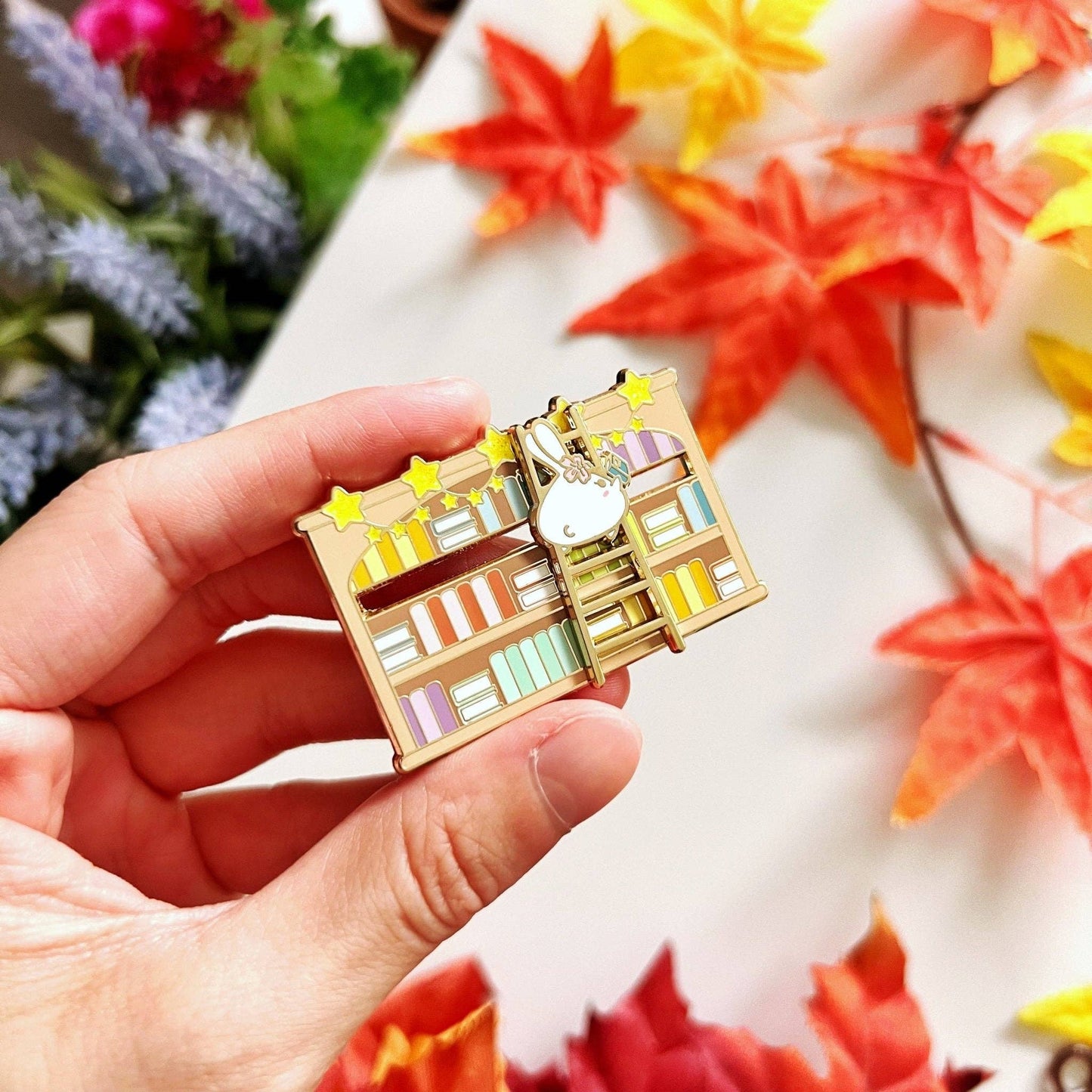 SumLilThings - Enamel Pin - Mimi's Bookshelf