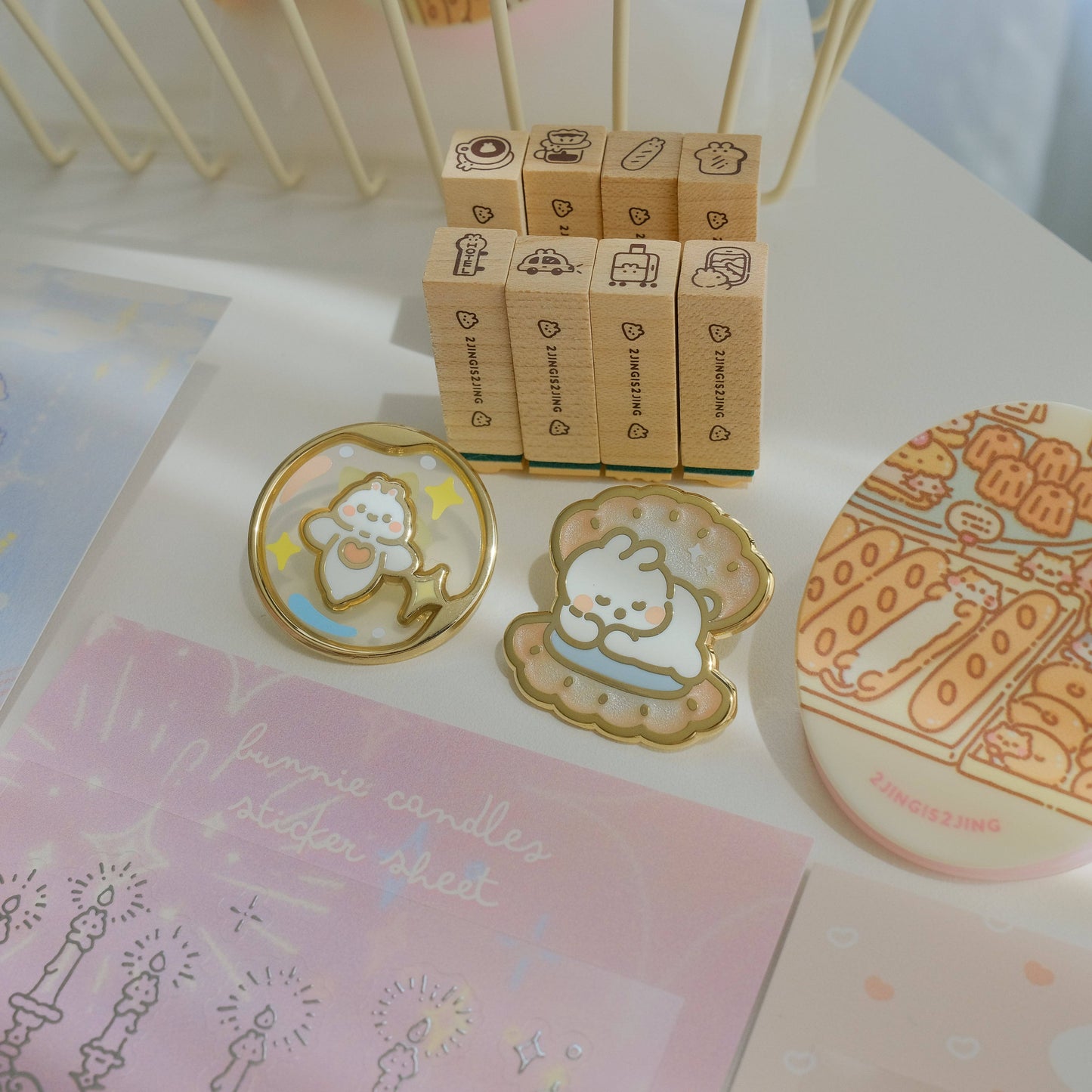 2jingis2jing - Pearl Bunny Enamel Pin