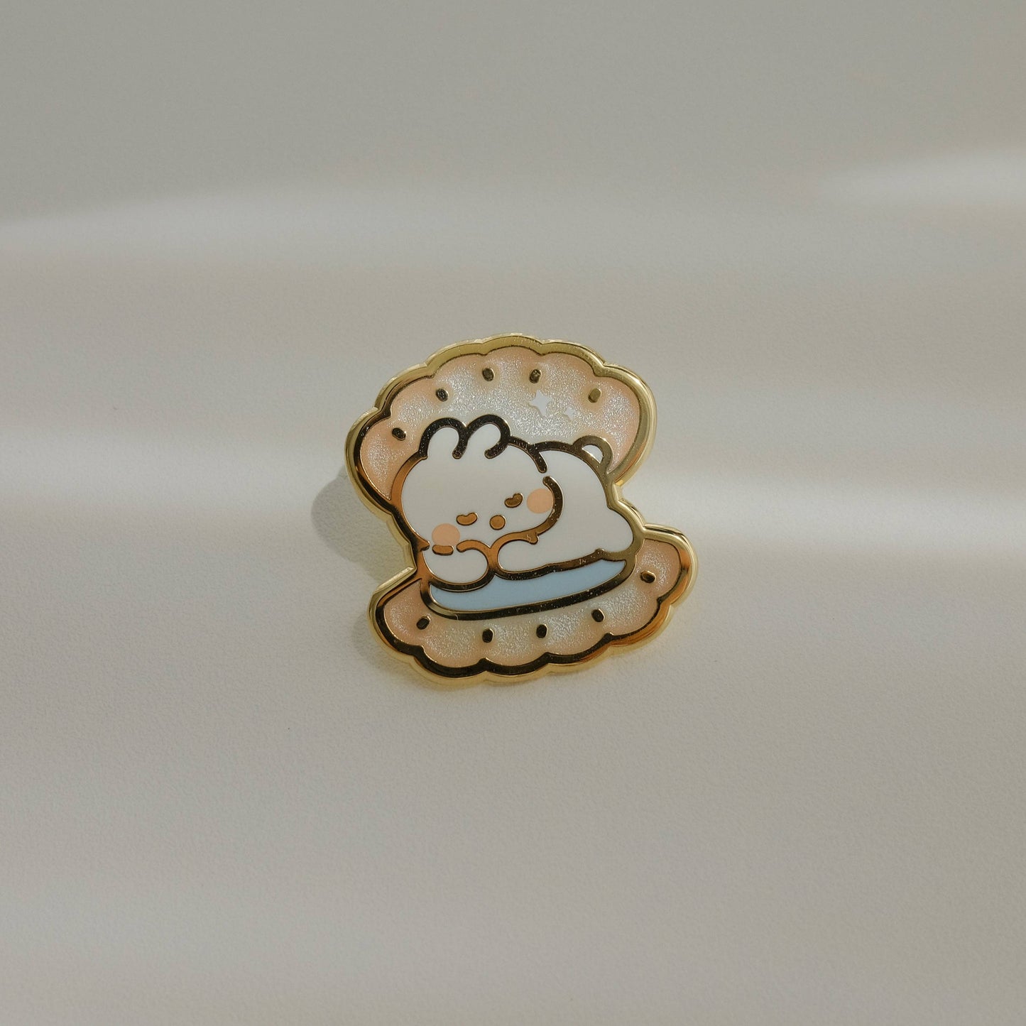 2jingis2jing - Pearl Bunny Enamel Pin