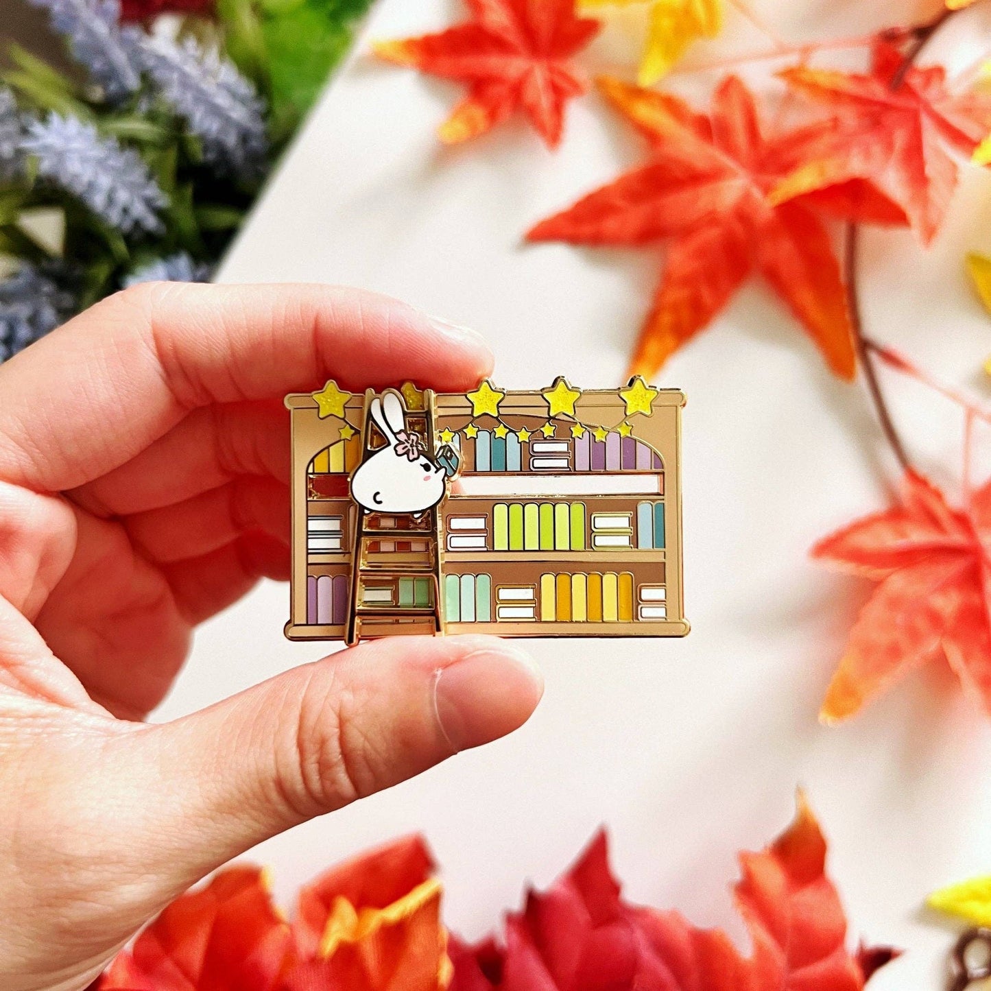 SumLilThings - Enamel Pin - Mimi's Bookshelf