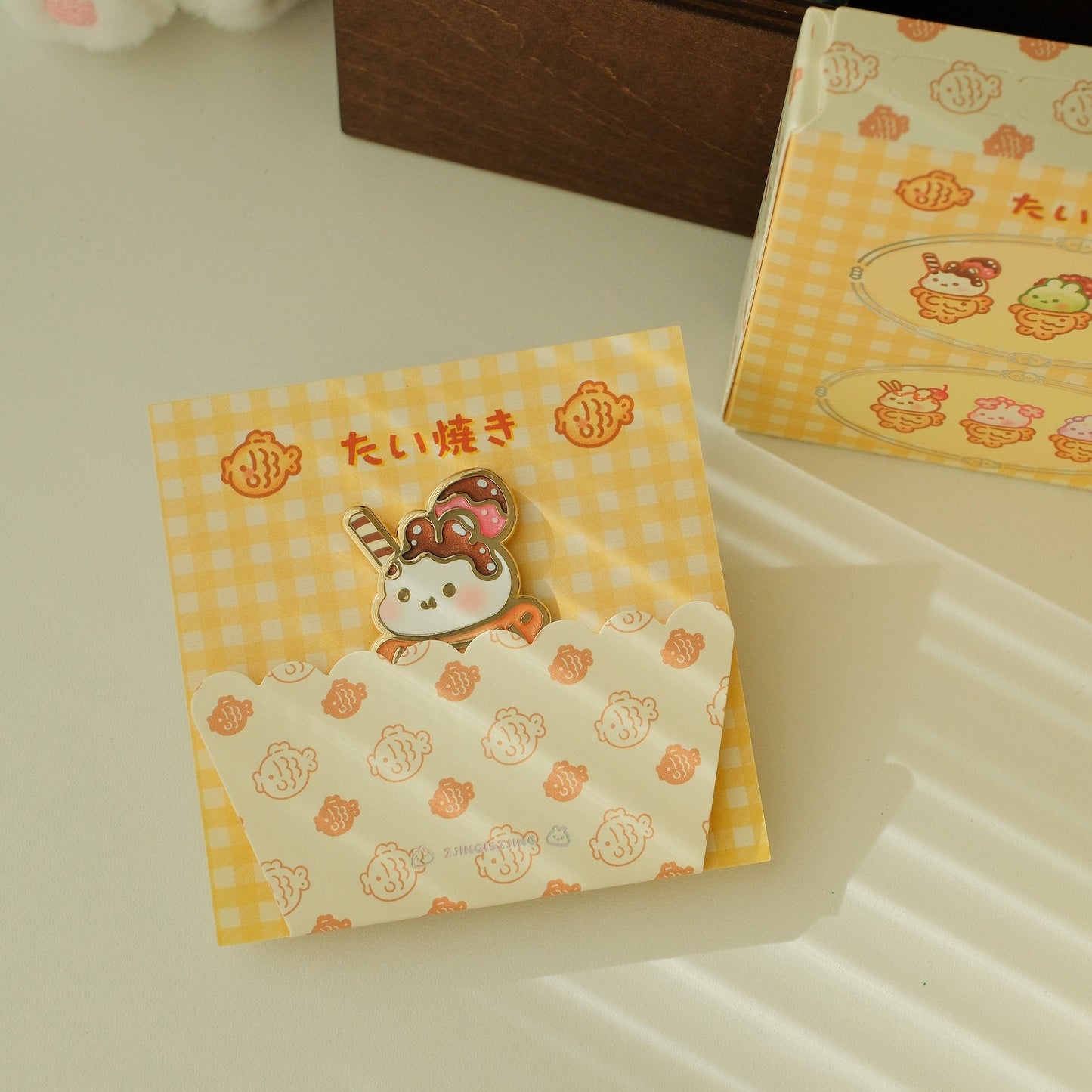2jingis2jing Blind Box Pin - Bunnie Taiyaki