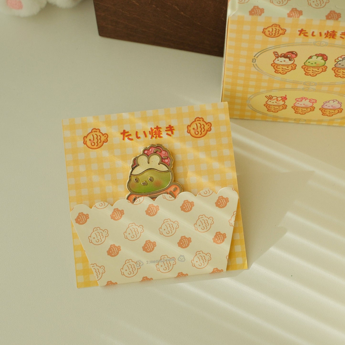 2jingis2jing Blind Box Pin - Bunnie Taiyaki