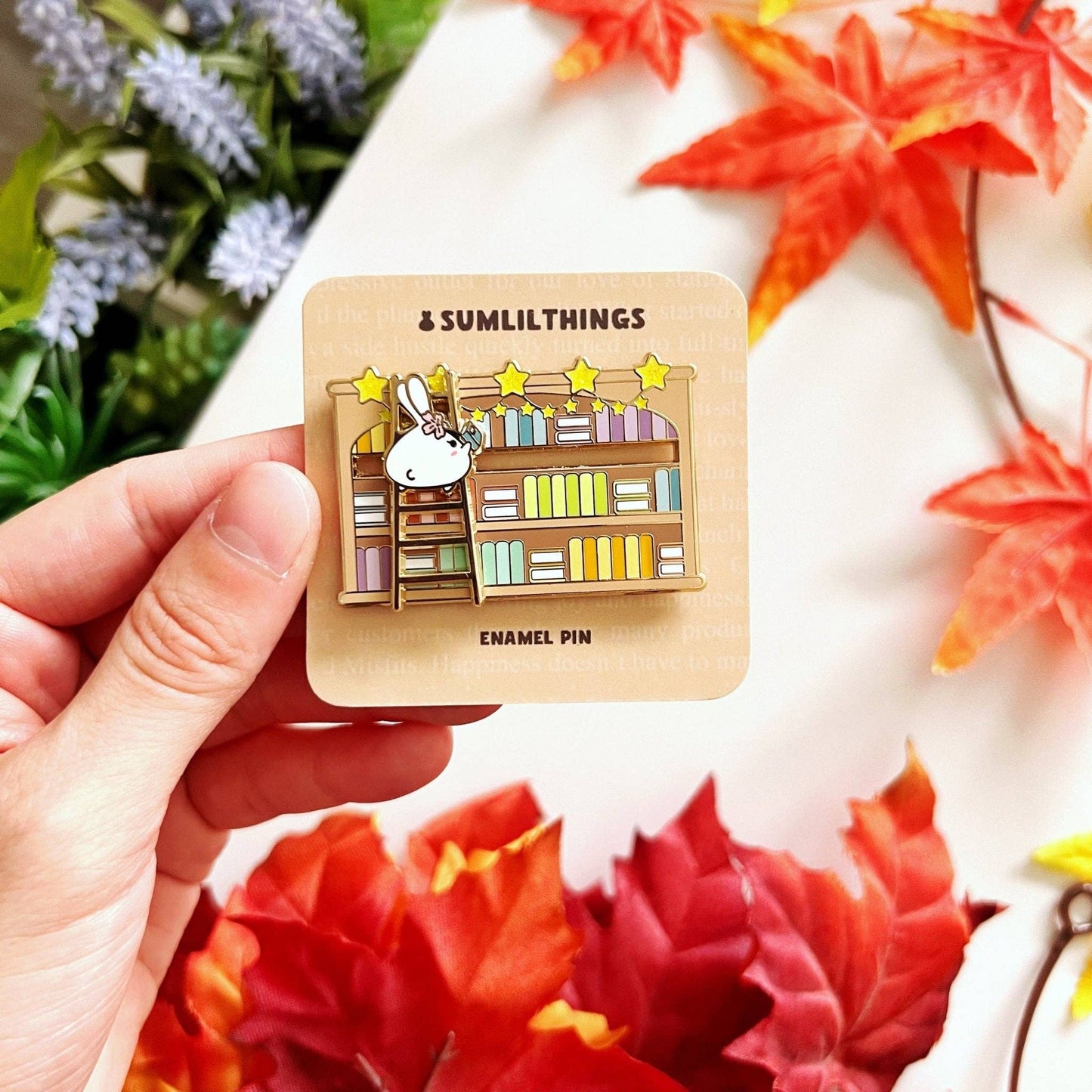 SumLilThings - Enamel Pin - Mimi's Bookshelf
