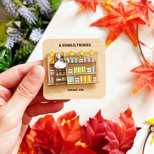 SumLilThings - Enamel Pin - Mimi's Bookshelf