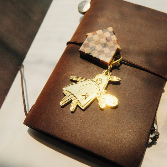 mikan manta - Brass Charm - Laying