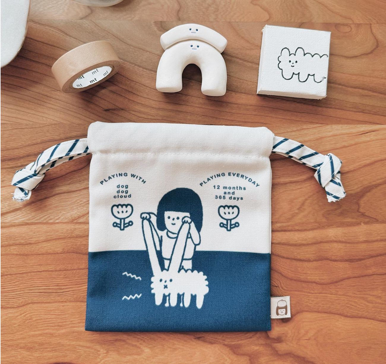 Yohand Studio Drawstring Bag - Playing With Dog Cloud