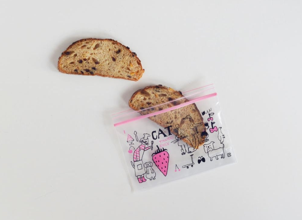 Classiky x Toraneko Bonbon - Freezer Pouch - Strawberry Cat